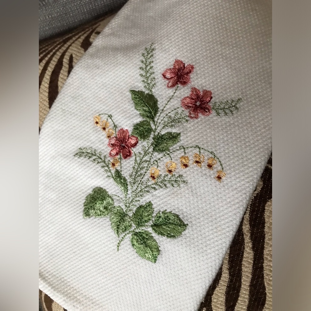 Floral Embroidered White Towels Set of 2